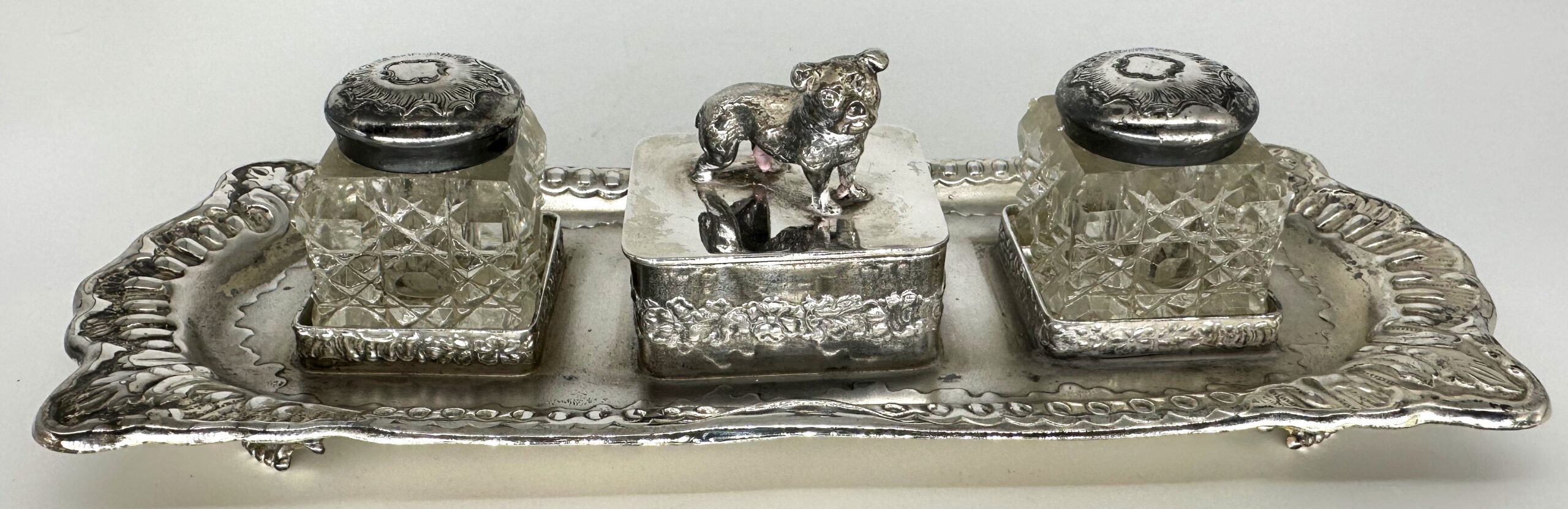 Dog – Pairpoint Bulldog Double