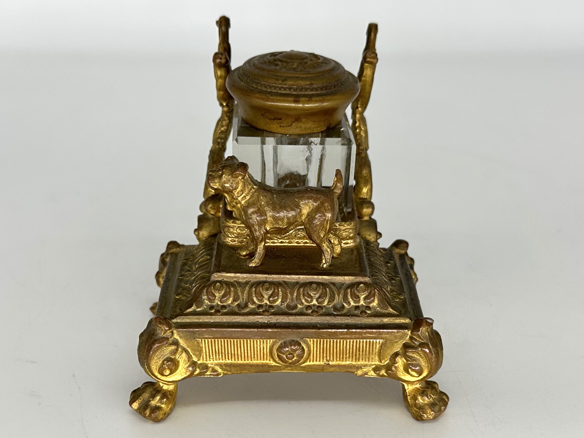 Dog – Gold-gilded Pug