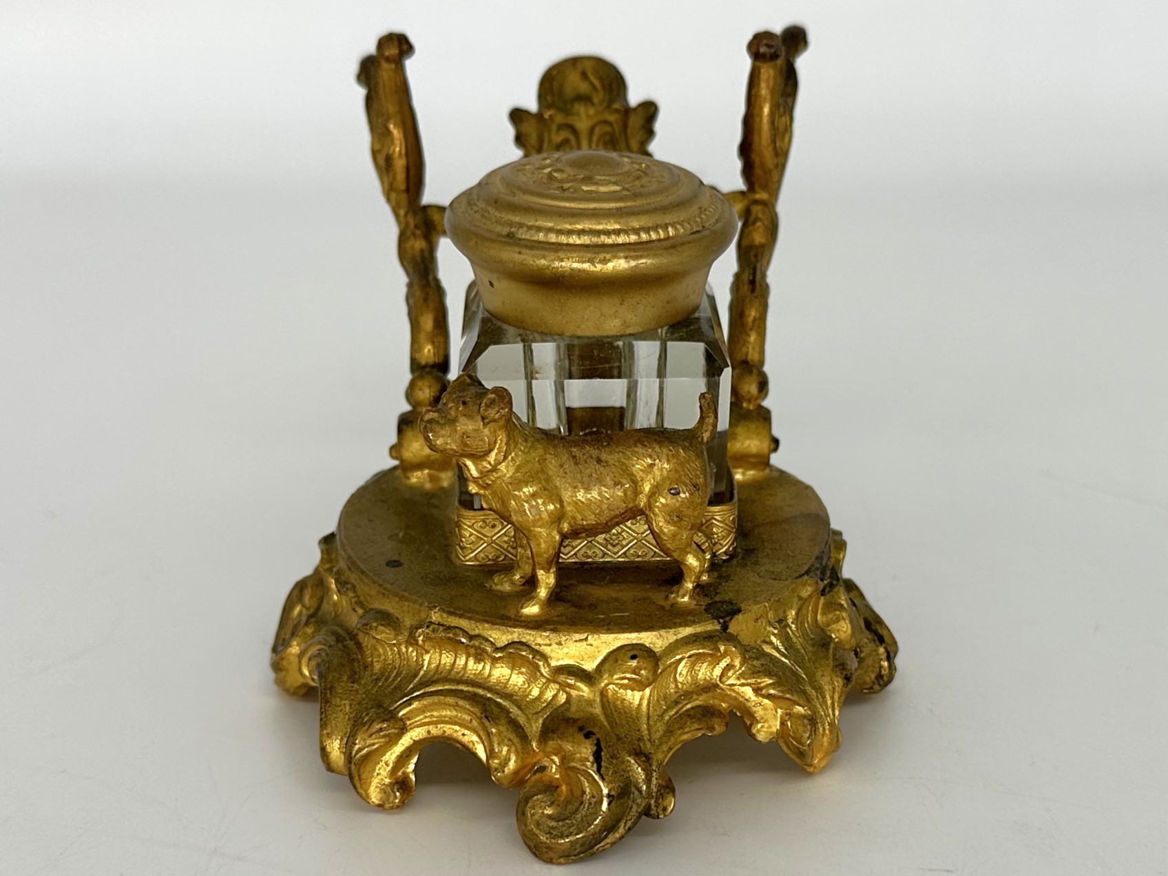 Dog – Gold-gilded Pug