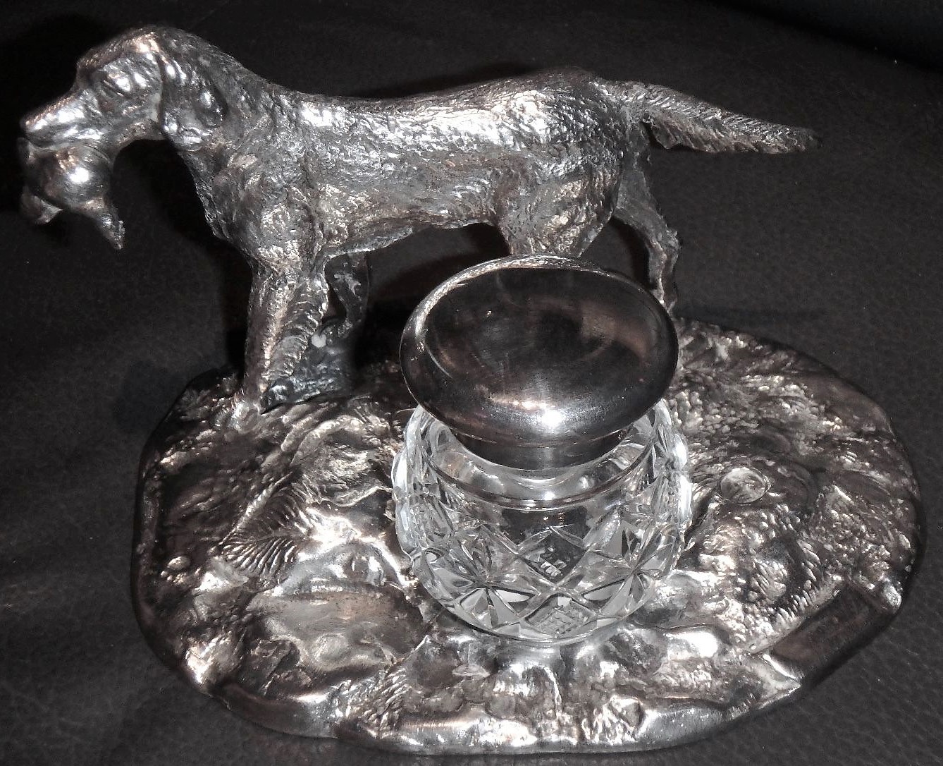 Dog – Silver Hunting Dog