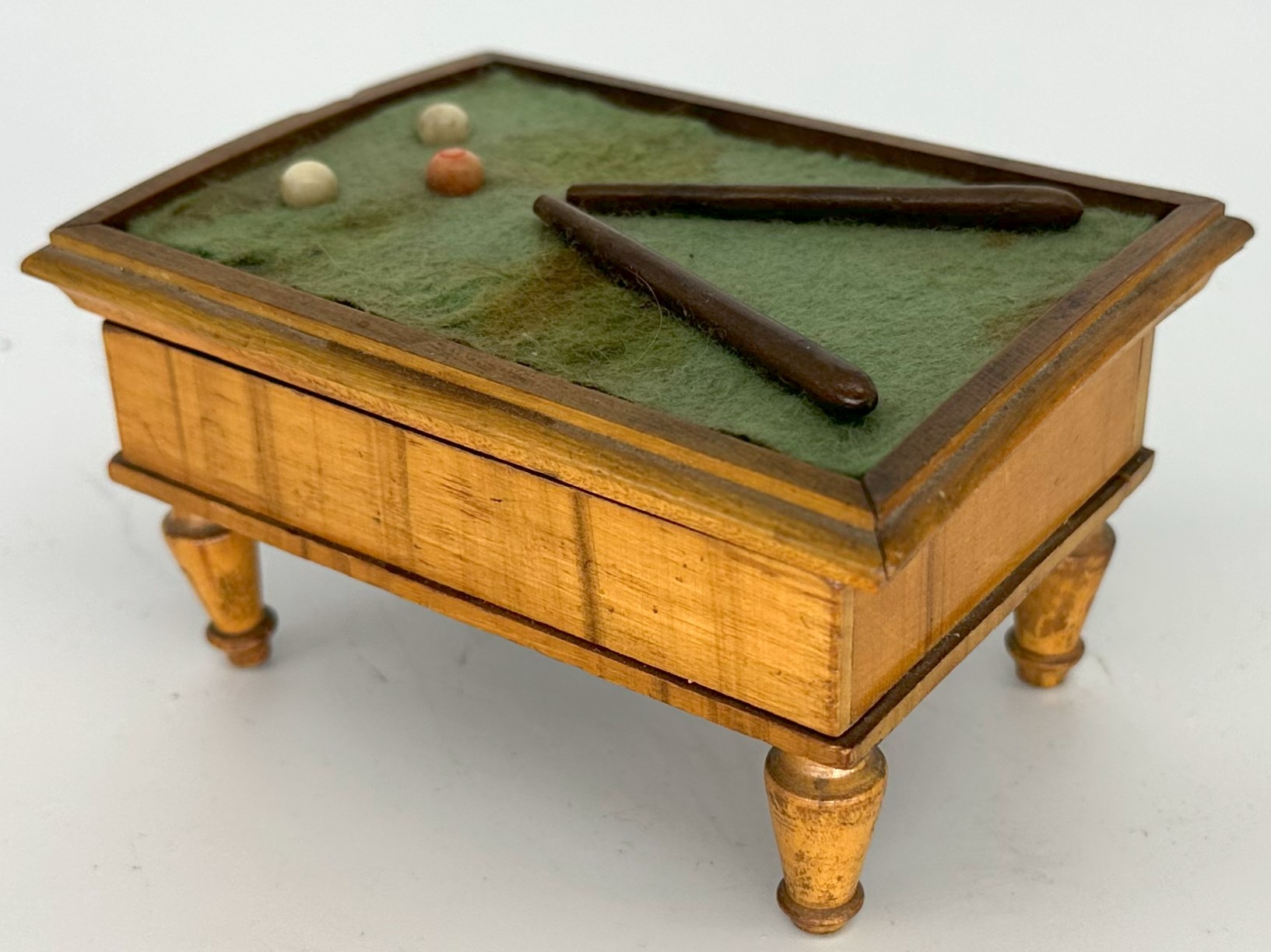 Pool Table Inkwell