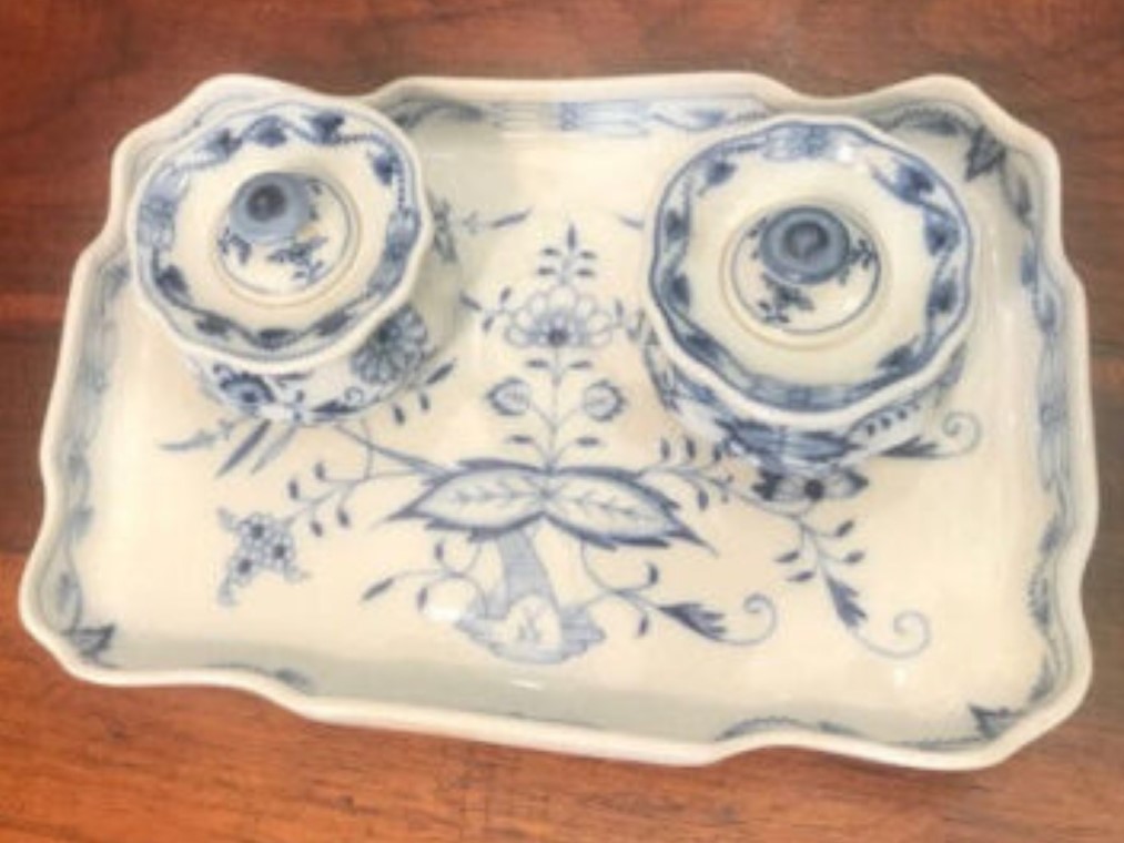 Meissen Blue Onion Inkstand