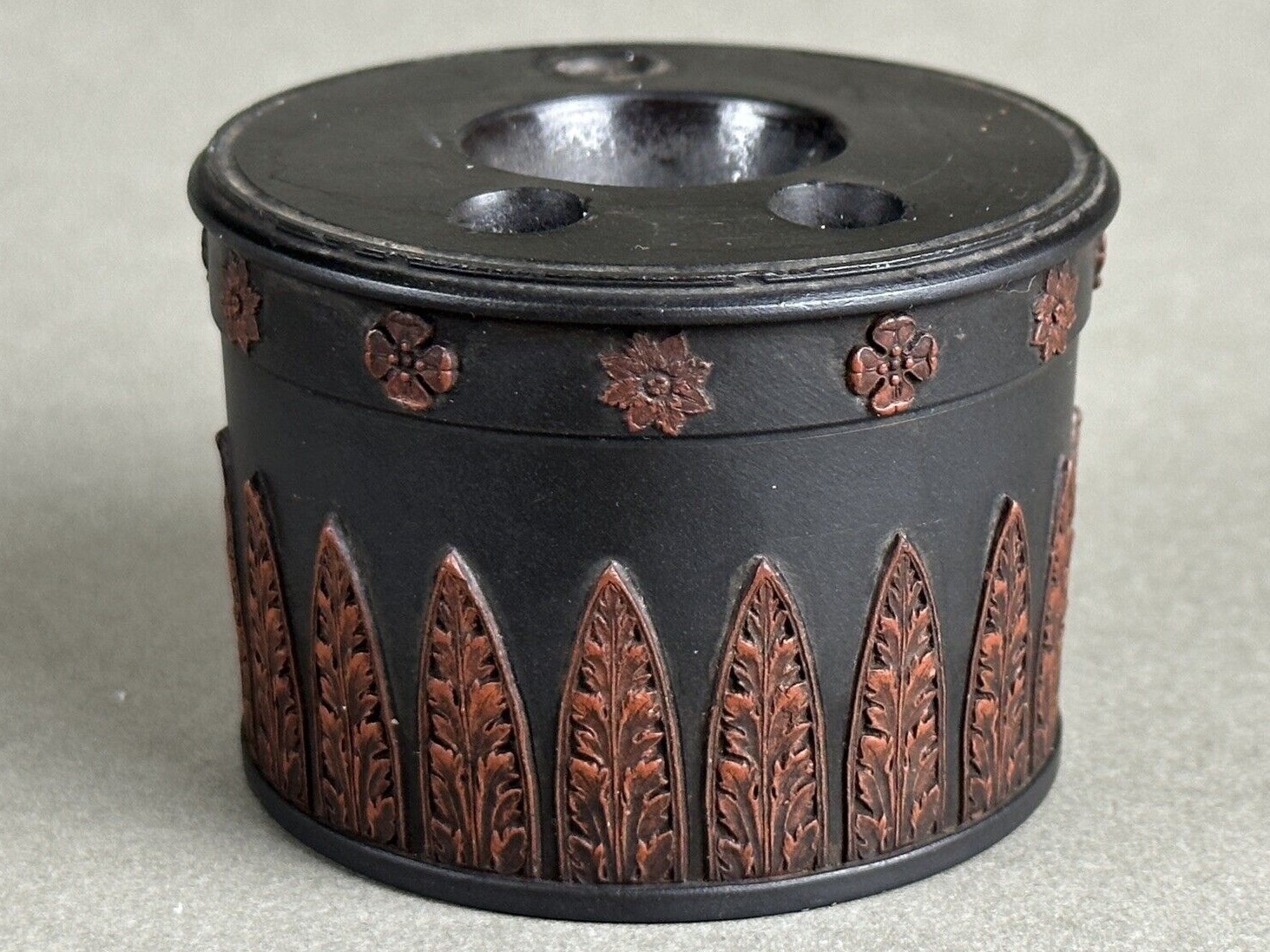 Wedgewood Pottery – Drum Inkwell