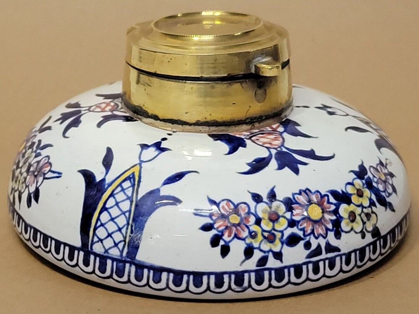 Dome-shaped Porcelain Inkwell