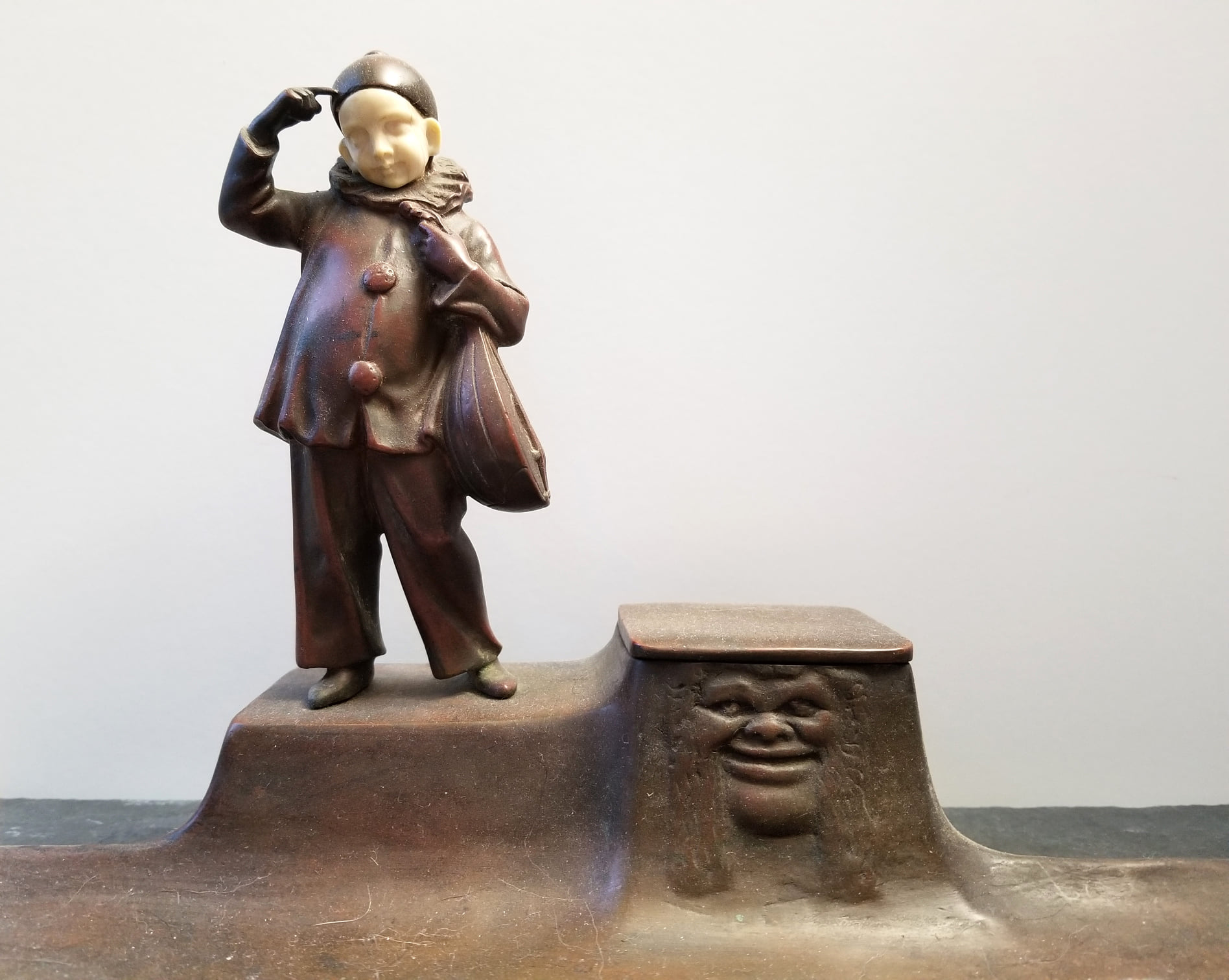 Pierrot figure with lute