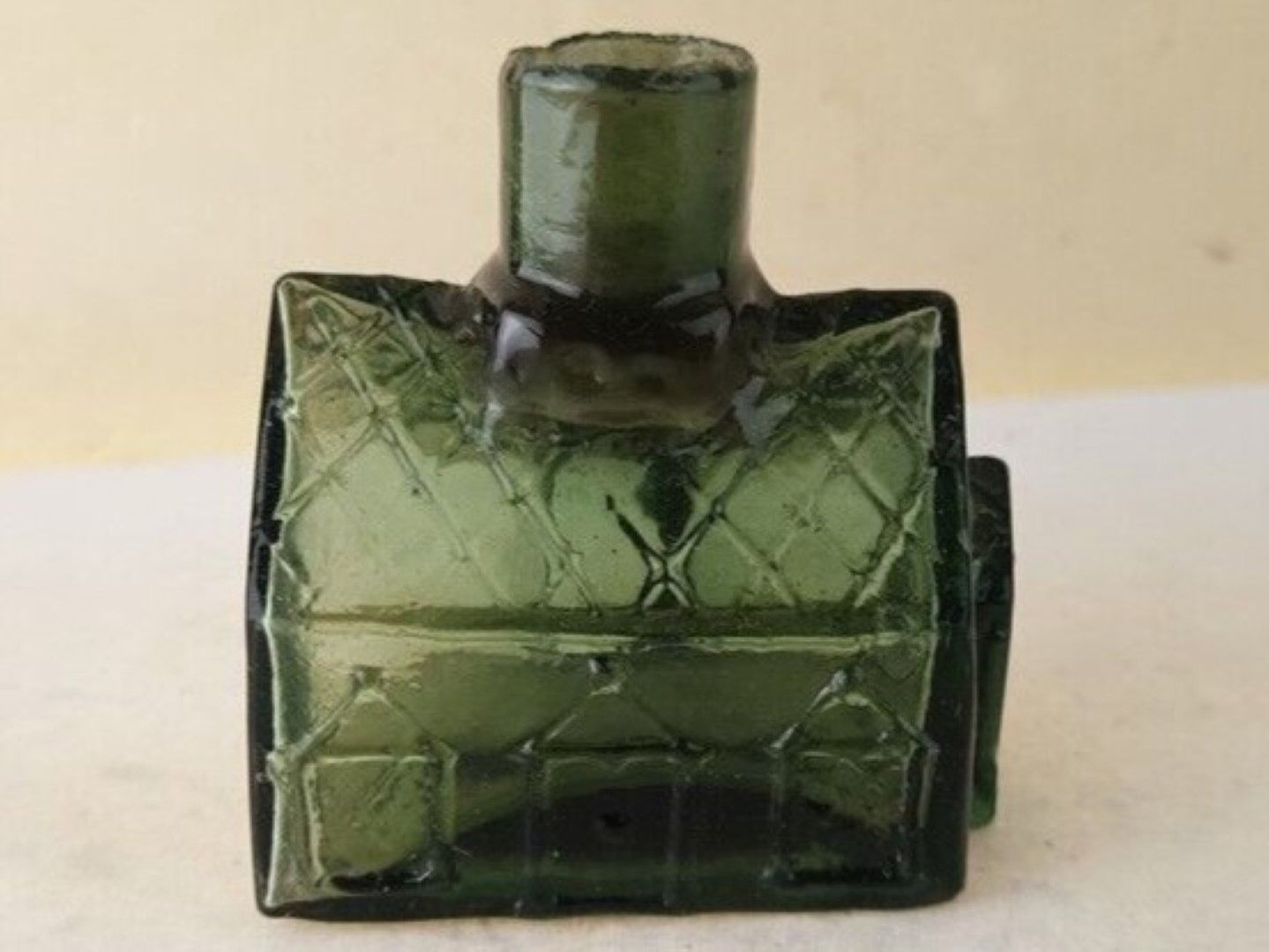 Burst Lip Cottage Ink Bottle