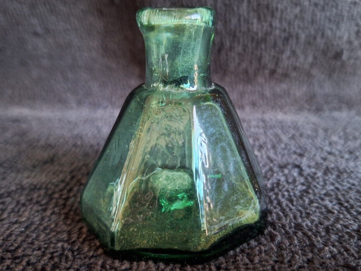 Pontiled 8-Sided Green Ink Bottle