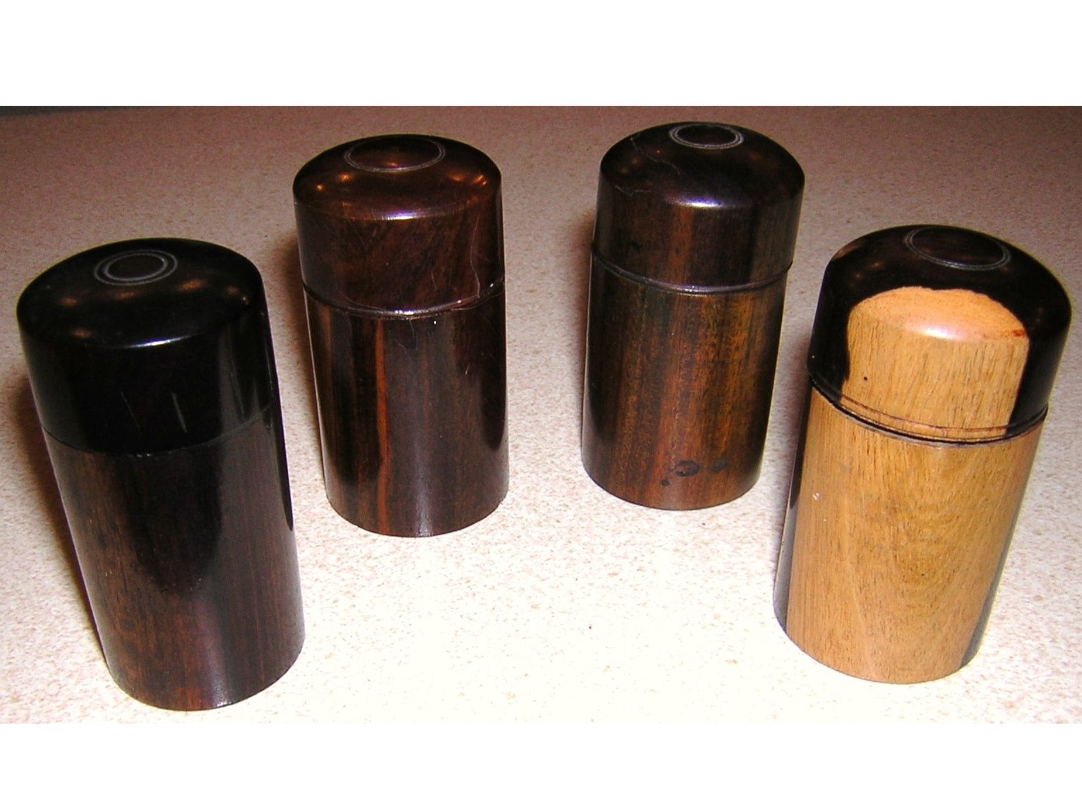 Traveler – Rosewood with Screw Dome Top