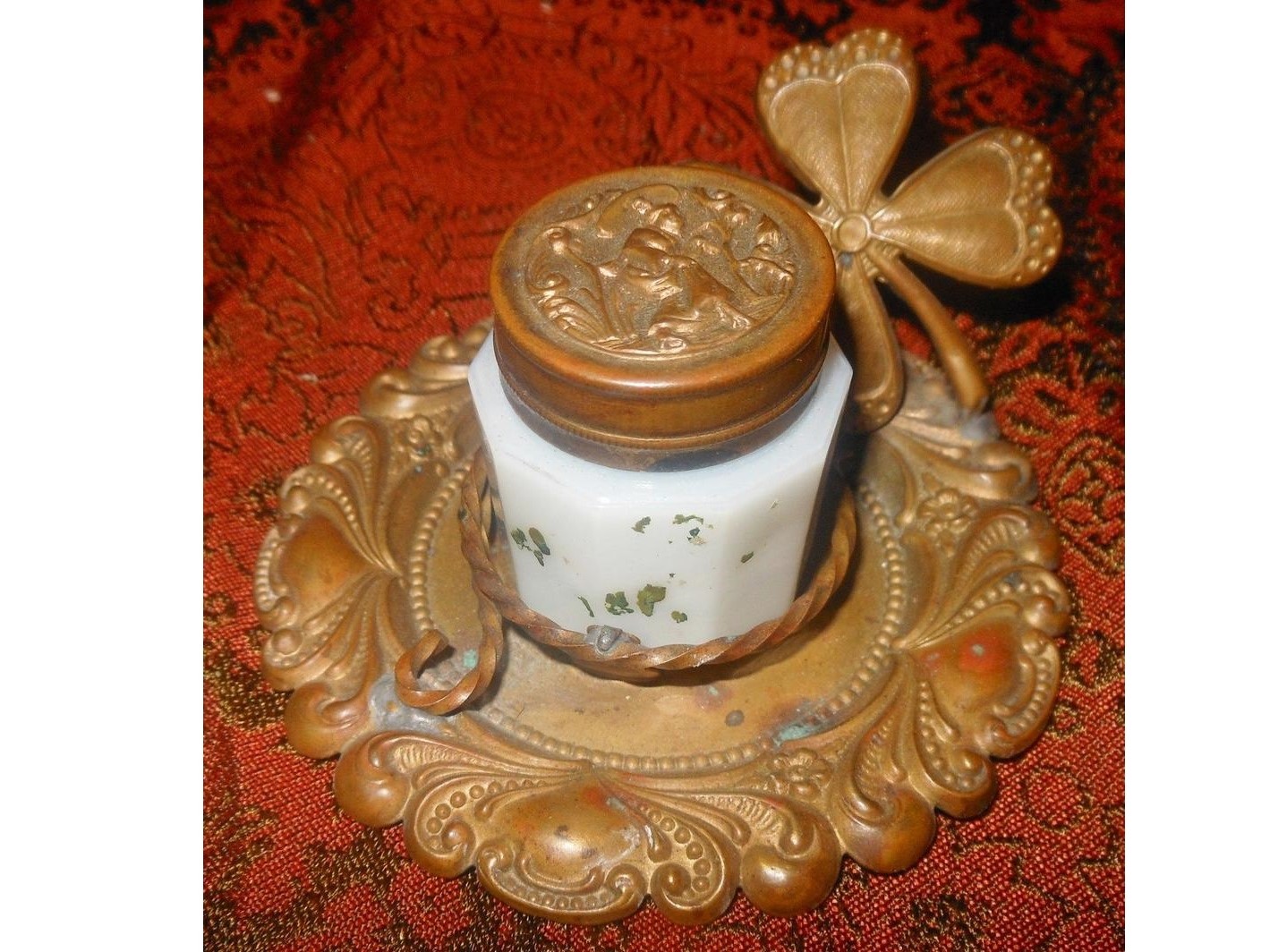Inkstand with a Shamrock