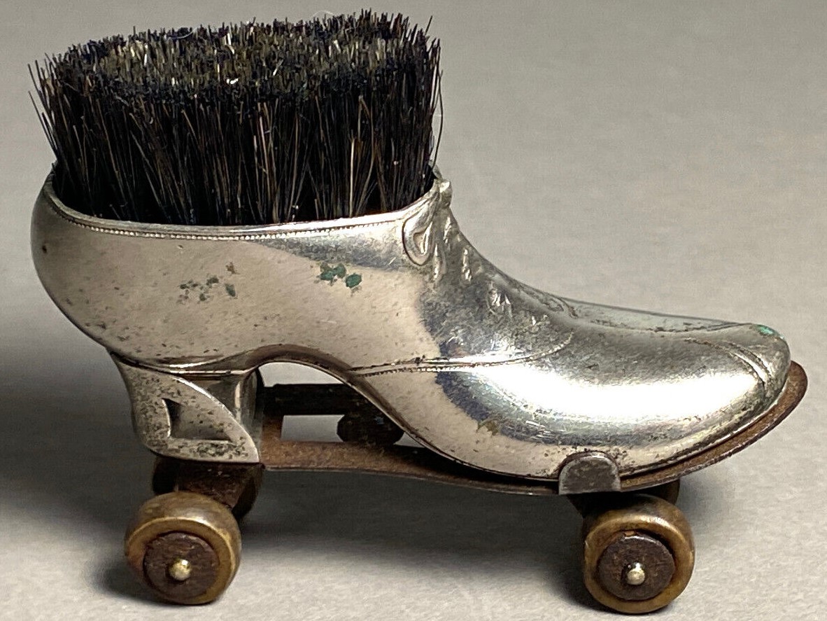 Pen Wipe on a Roller Skate