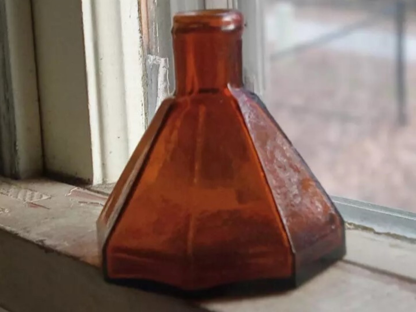 Amber 8-Sided Umbrella Ink Bottle