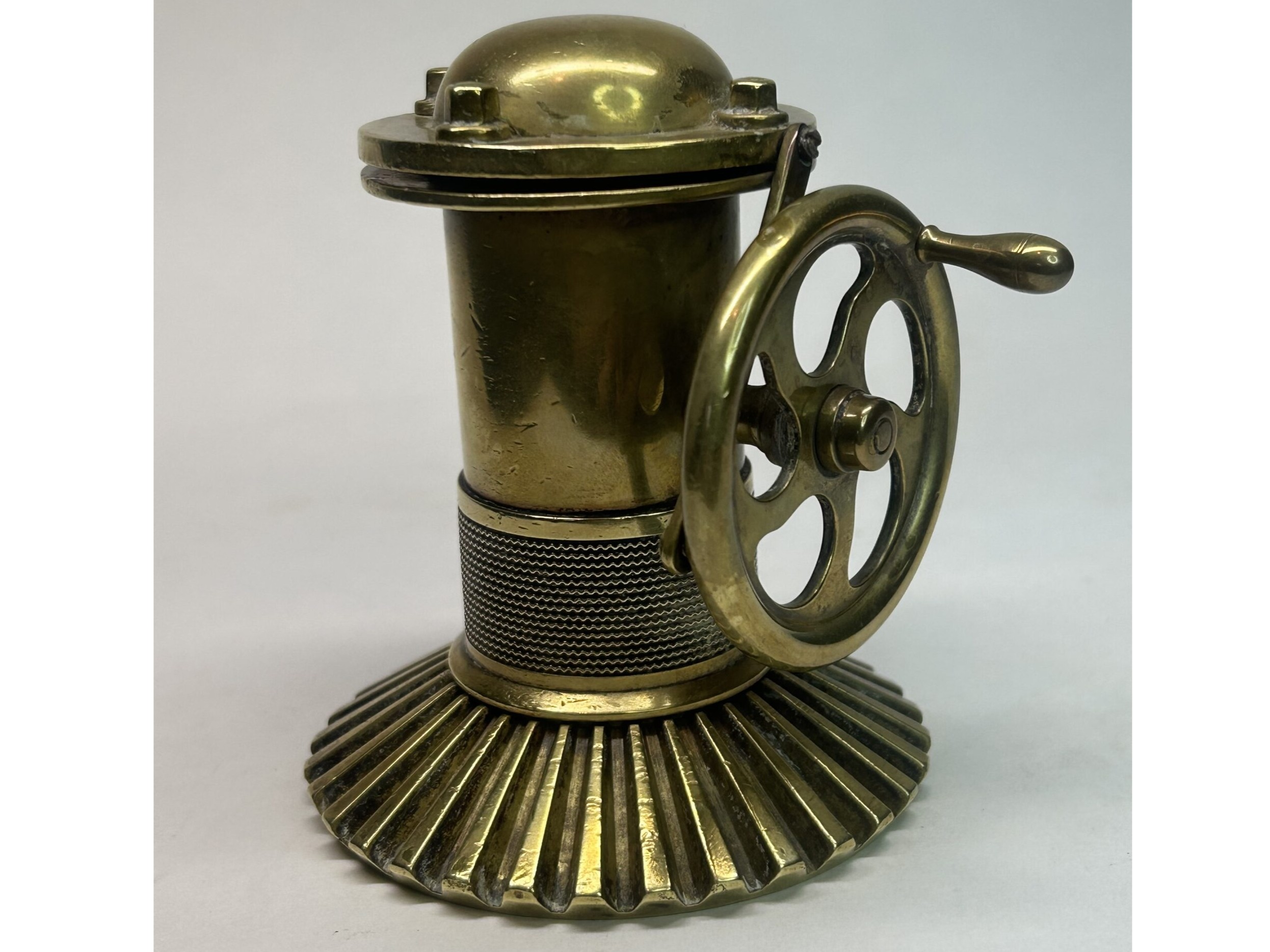 Levered Cap Inkwell
