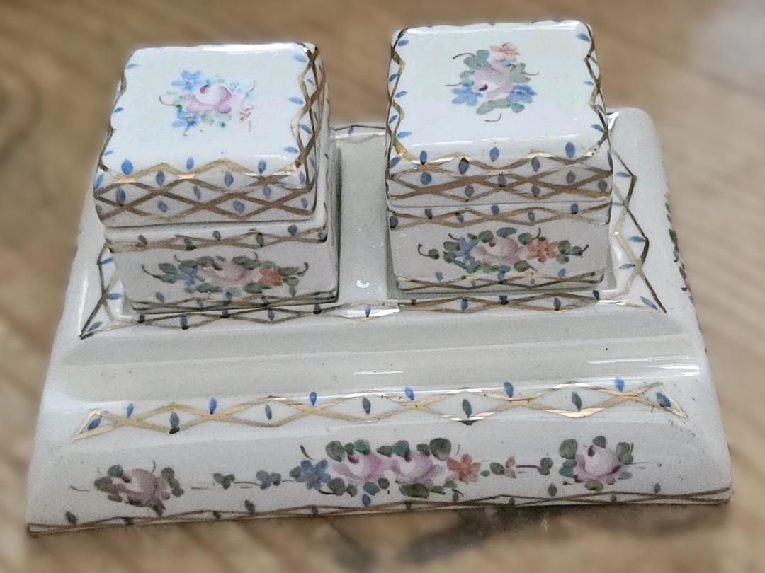 Charleton Inkstand (Double Inkwell)