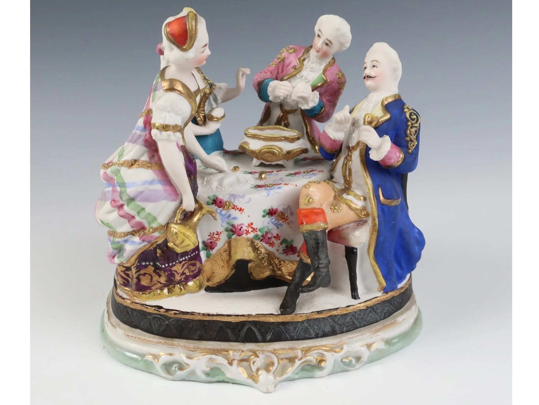 Conta & Boehme Courtier Scene