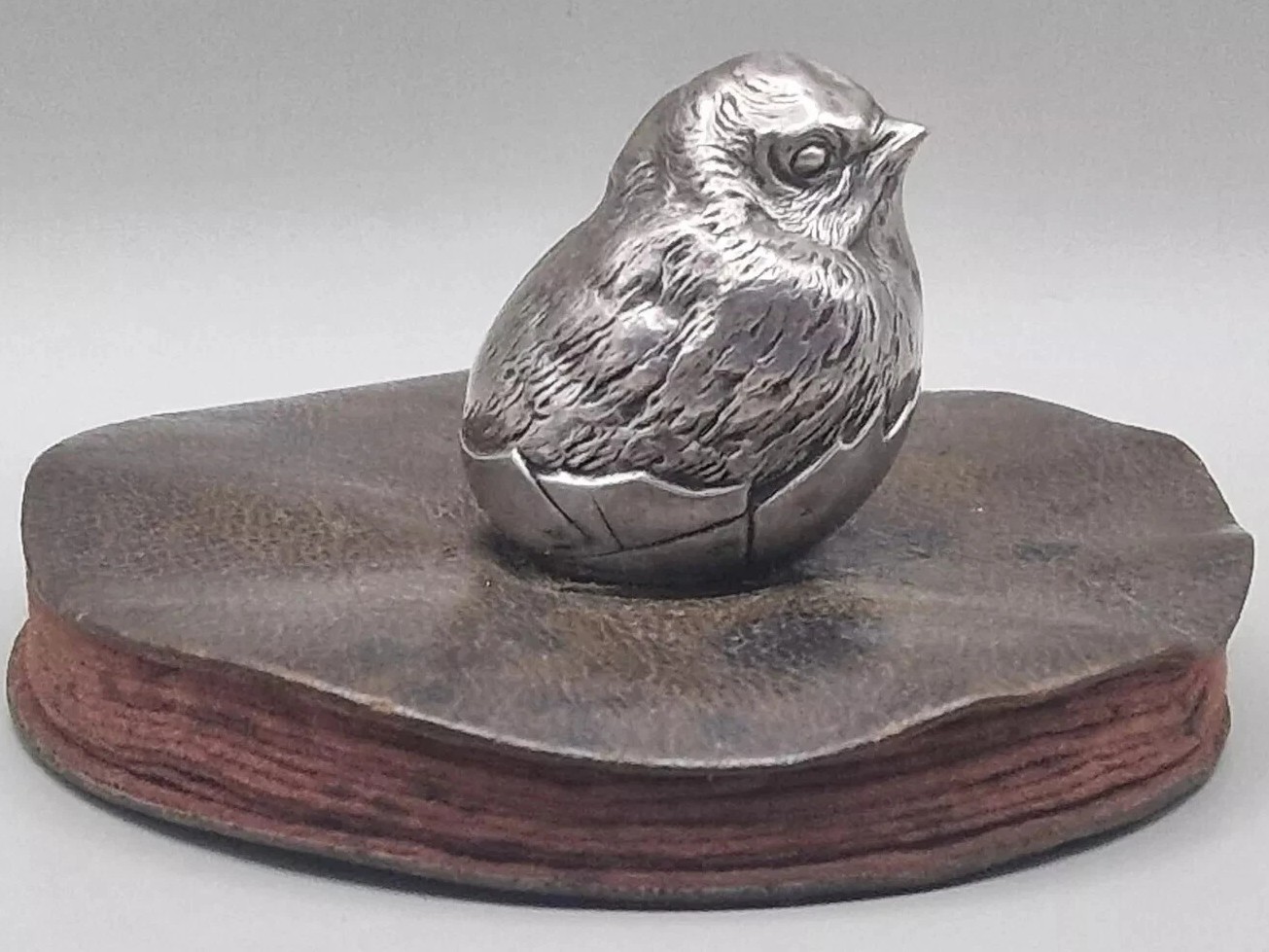 Pen Wipe with a Silver Chick