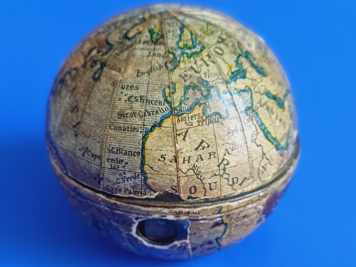 Globe-Shaped Traveling Double Inkwell with Pen Wipe