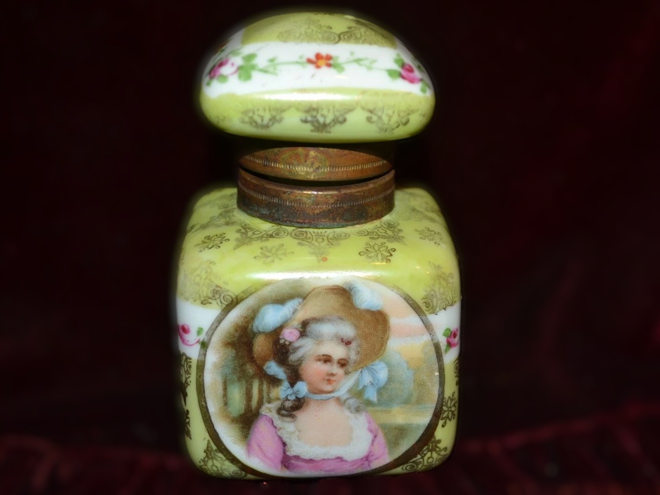Porcelain Inkwell Featuring an Aristocratic Lady
